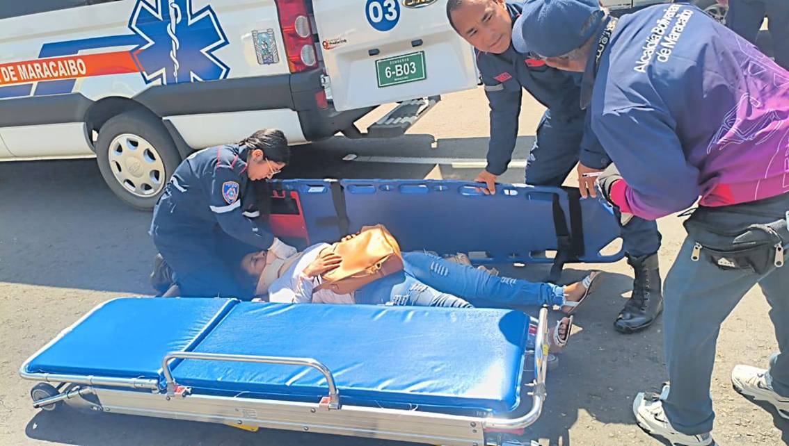 ¡REPORTAN MUERTE DE LA ARROLLADA FRENTE A CIMA! Fue impactada por un auto cuando atravesaba la calle a metros del nuevo paso peatonal