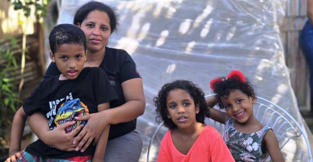 ¡DEBE RECONSTRUIR SU VIDA Y PIDE APOYO! Maracaibera cuenta como logró salvarse junto a sus tres hijos del doble terremoto de La Guaira