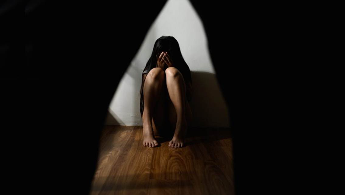 ¡MADRE PROXENETA EXPLOTABA A SUS NIÑAS POR MENOS DE 10 DÓLARES! Hijas denuncian que eran ‘vendidas’ por su mamá desde hace cinco años || Detalles