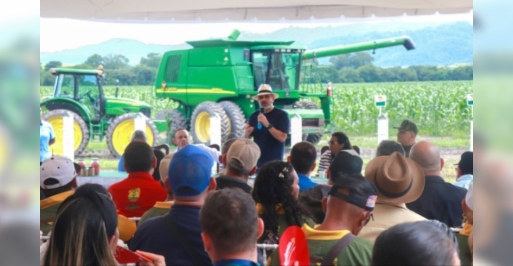 ¡DIÁLOGO DIRECTO EN EL LLANO! Ministro Padrino López participó en asamblea de productores agrícolas de Portuguesa