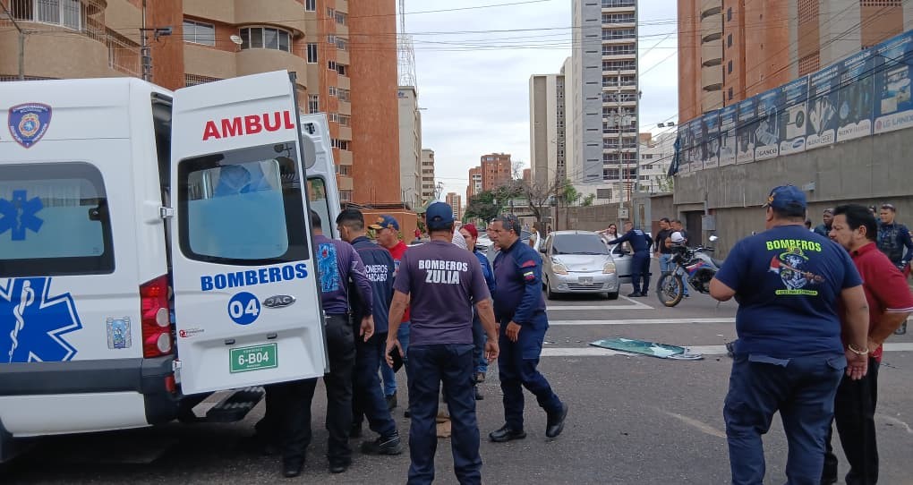 ¡BOMBEROS EN EL SITIO! Choque múltiple deja varios heridos la mañana de este viernes en transitada avenida de Maracaibo