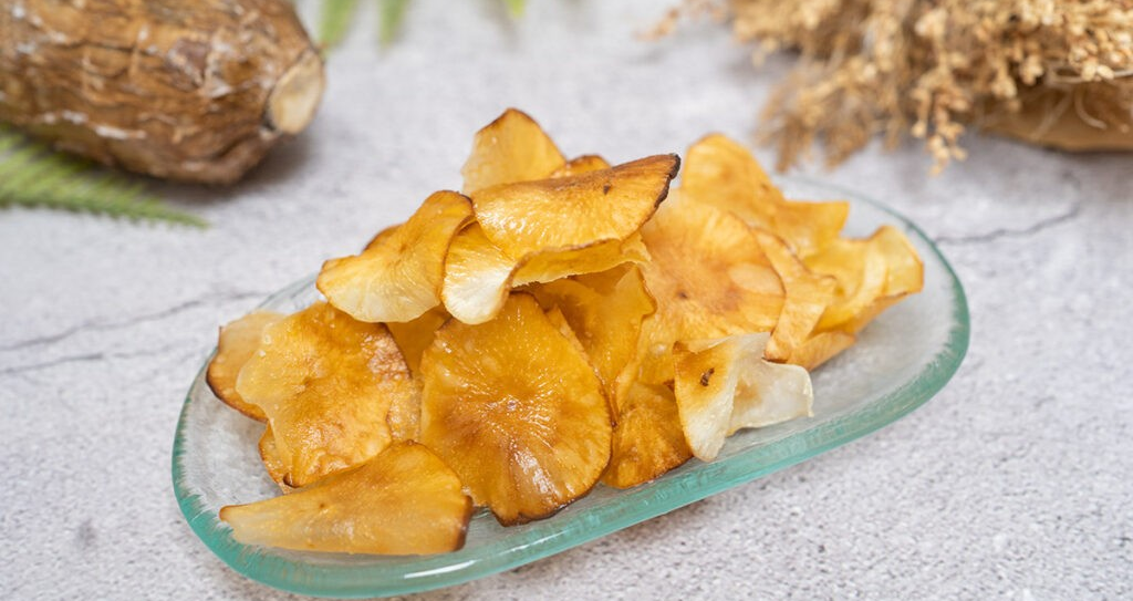 ¡COCINA AL MINUTO! Chips de yuca. Receta fácil y super crujiente para picotear
