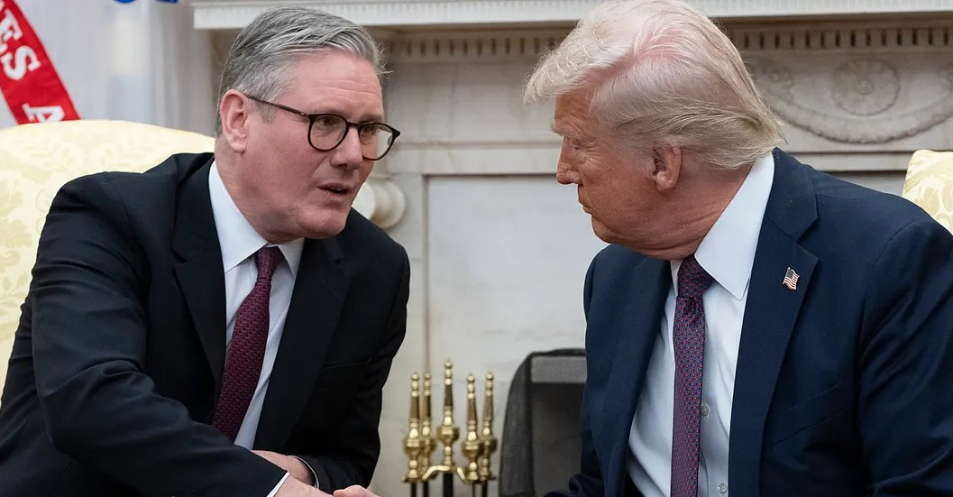¡»FRACASÓ ESTREPITOSAMENTE»! Trump dice que Starmer va a dimitir como primer ministro de Reino Unido