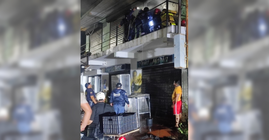 ¡CON APOYO DE LA PNB! Bomberos de JEL controlan incendio en centro comercial de La Concepción