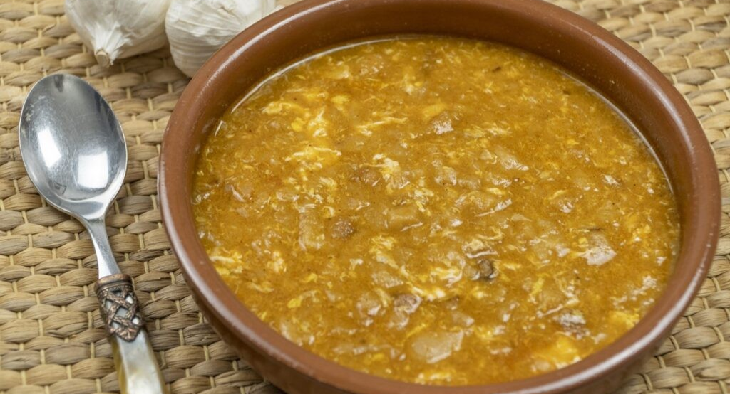 ¡COCINA AL MINUTO! Sopa de ajo una receta fácil y casera