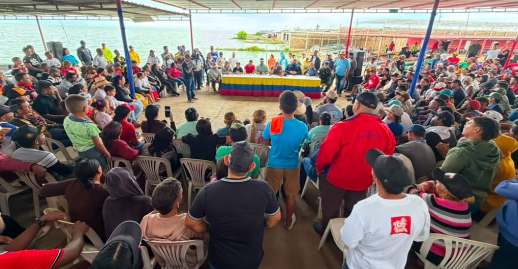 ¡DECISIONES COLECTIVAS! Gobernador Luis Caldera y ministro Loyo activan agenda de 12 acciones en asamblea de pescadores en Barranquitas