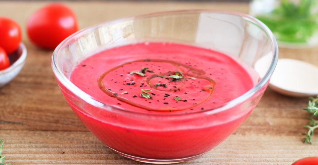 ¡COCINA AL MINUTO! Prepare un gazpacho de remolacha, una opción sana y refrescante