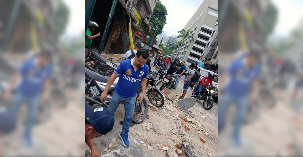 ¡SUPERIORES A 7 Y CON UN MINUTO DE DIFERENCIA! Dos fuertes terremotos sacuden Venezuela, provocando el derrumbe de edificios y viviendas en Caracas