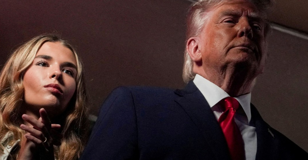 ¡»TRUMP DEBE IRSE»! Abuchearon a Donald Trump durante la final de la NBA entre Knicks y Spurs en Nueva York (+Video)