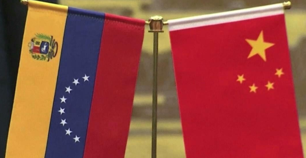 ¡EN HONOR A LAS VÍCTIMAS DE LOS TERREMOTOS! Más de 100 delegaciones han firmado libro de condolencias en la Embajada de Venezuela en China