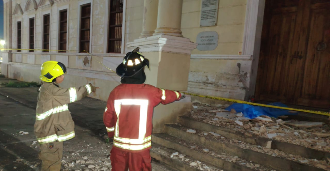 ¡INFORTUNIO DEL HOMBRE! Muere indigente a las puertas de la antigua sede del hospital Central de Maracaibo al caerle un pedazo de revestimiento del techo
