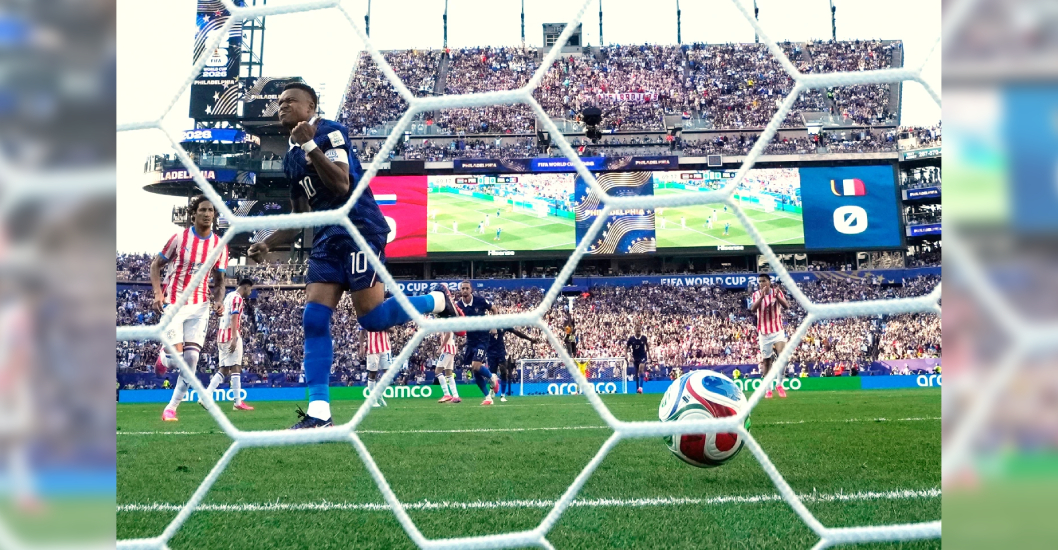 ¡INTERVENCIÓN DEL VAR DECIDE EL DUELO! Mbappé vuelve a marcar y Francia avanza a cuartos del Mundial tras eliminar a una combativa Paraguay