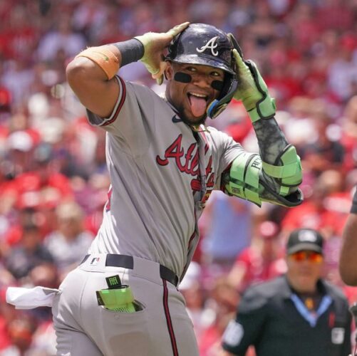 Ronald Acuña Jr. sigue haciendo historia con los Bravos de Atlanta (Imagen: X / mlb)