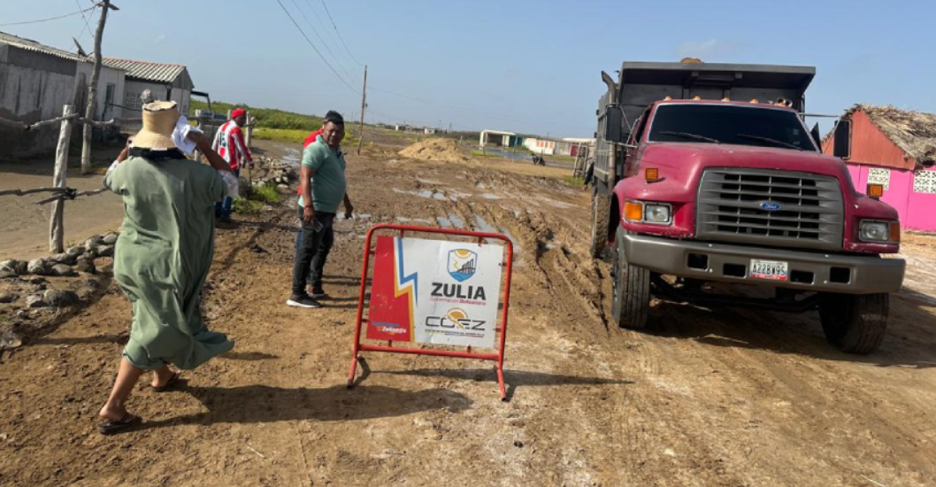 ¡APLICAN CORRECTIVOS EN EL TERRENO! Gobernación del Zulia ejecuta plan integral en Paraguaipoa para atender a comunidades afectadas por incremento del nivel del mar