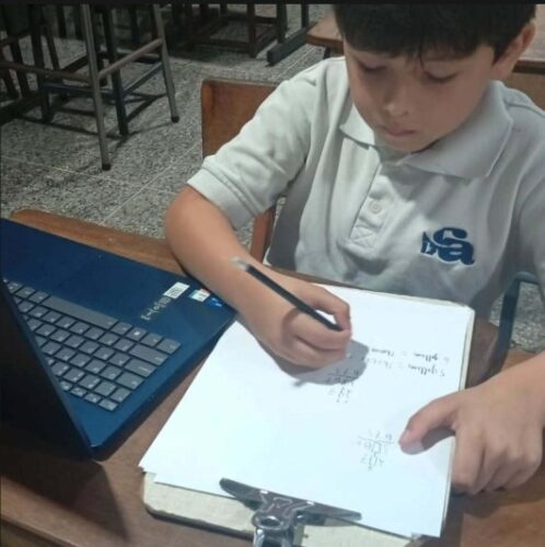 Kurt Gerard Mëndt Franco, 4to grado de la UEP Bellas Artes conquistó medalla de oro