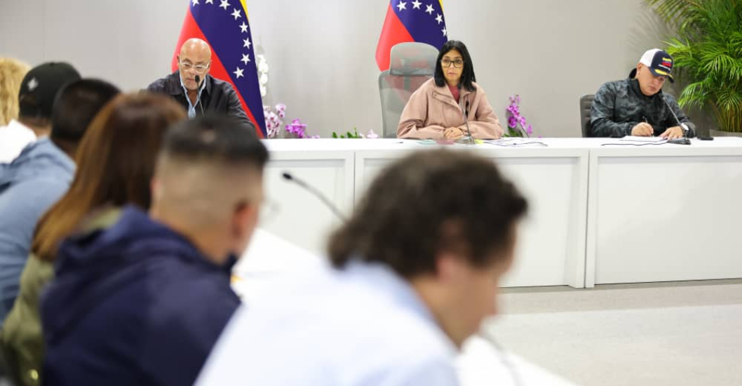 ¡PARA MEJORAR LA ATENCIÓN! Presidenta (E) Delcy Rodríguez lidera reunión del Estado Mayor que coordina campamentos transitorios tras sismos en Venezuela