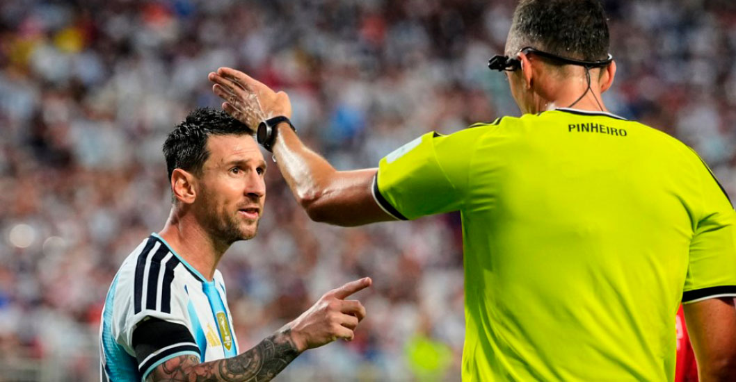 ¡»A MÍ HABLAME BIEN»! El explosivo cruce de Messi con un árbitro