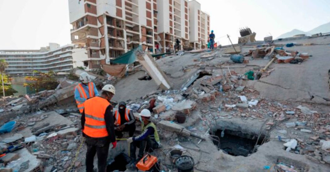 ¡ESPERANZA EN LA ZONA CERO! Rescatistas luchan por salvar a Fabio, un niño de 9 años atrapado hace 8 días bajo los escombros en La Guaira