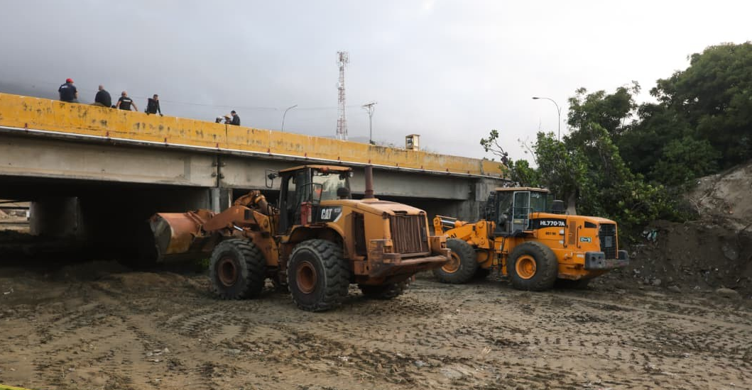¡GARANTIZAN MOVILIZACIÓN! CVG y Sidor trabajan en la recuperación del puente de Caraballeda en La Guaira