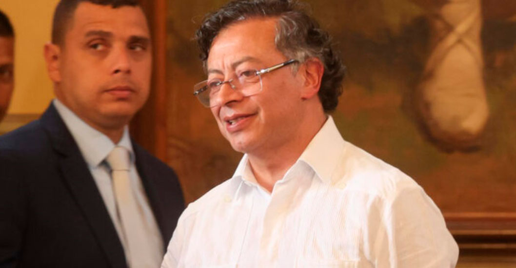 ¡COMO COMANDANTE SUPREMO! Petro prohíbe que la toma de posesión de Abelardo de la Espriella se realice en una guarnición militar