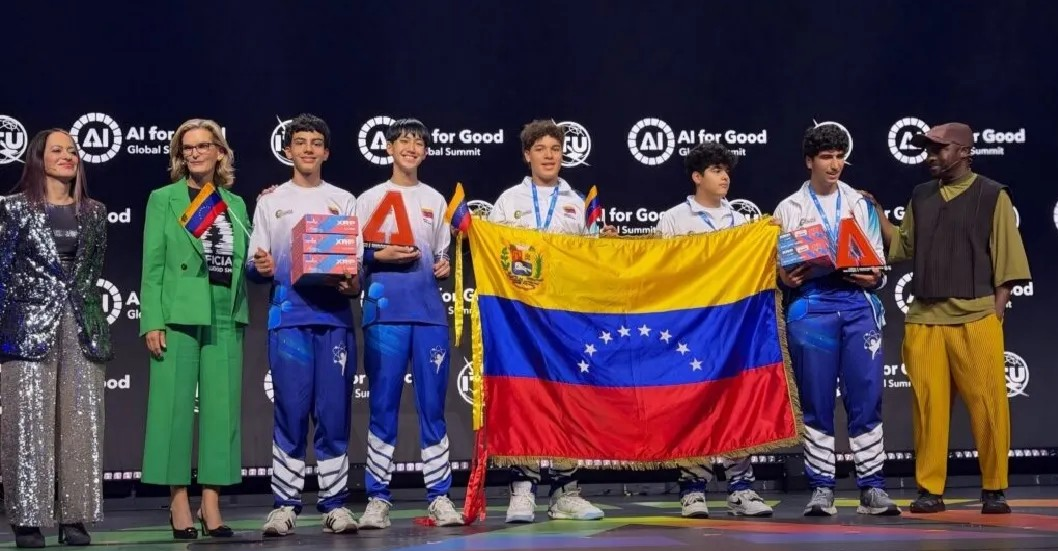 ¡TÉCNICA E INNOVACIÓN! Semilleros Científicos ganó dos medallas de oro en el mundial de robótica en Suiza