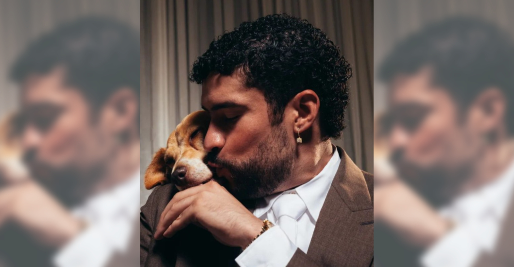 ¡POSE POCAS VECES VISTA! Bad Bunny posa con su perra Sansa en la portada de Dogue