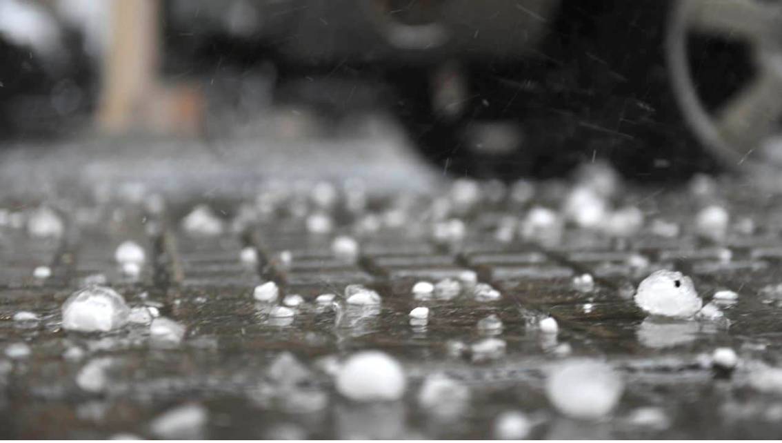 ¡CAPTAN LLUVIA DE GRANIZO EN CABIMAS! Fuerte ventisca e intensa lluvia azota a la COL por tránsito de onda tropical || Video