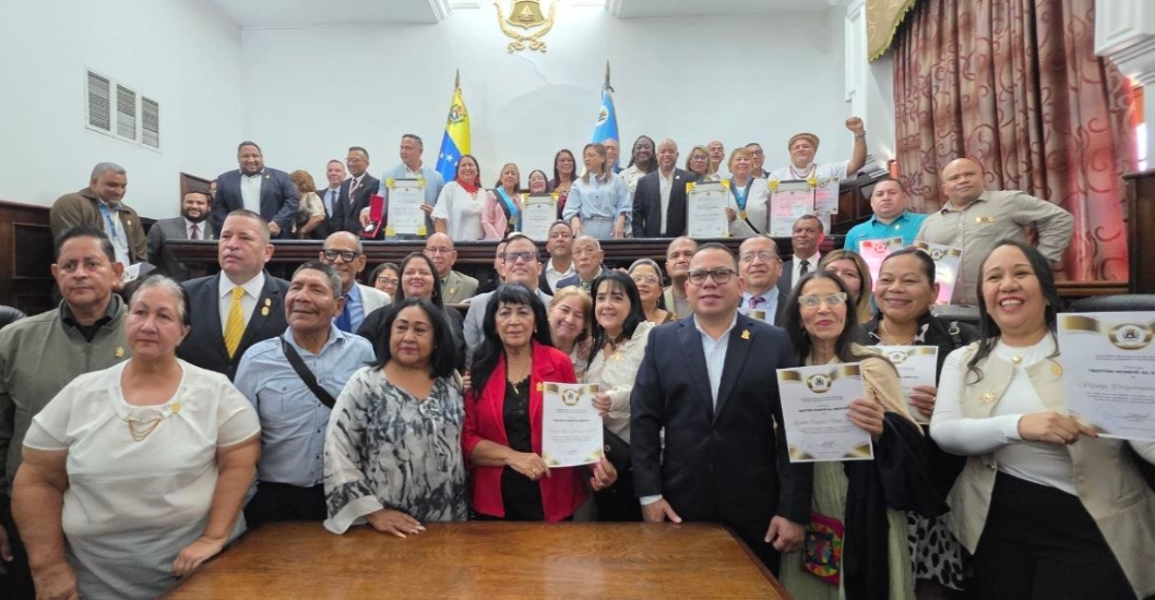¡RECONOCIMIENTO A JURISTAS! Parlamento regional entregó la Orden Carlos Escarrá Malavé en sesión solemne