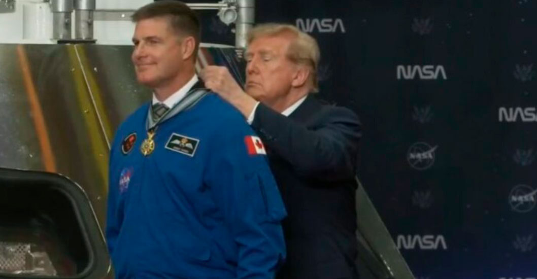 ¡MÁXIMA DISTINCIÓN! Donald Trump entrega la Medalla de Honor Espacial a la tripulación de Artemis II