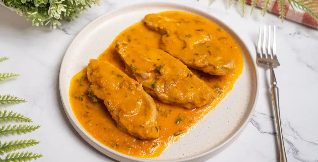 ¡COCINA AL MINUTO! Chuleta de pavo en salsa. Receta fácil y casera