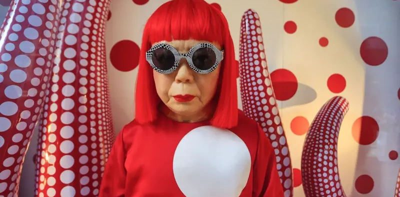 ¡FAMOSA POR SUS COLORIDAS ESCULTURAS! Murió a los 97 años Yayoi Kusama, la artista japonesa que convirtió los lunares en un símbolo del arte contemporáneo