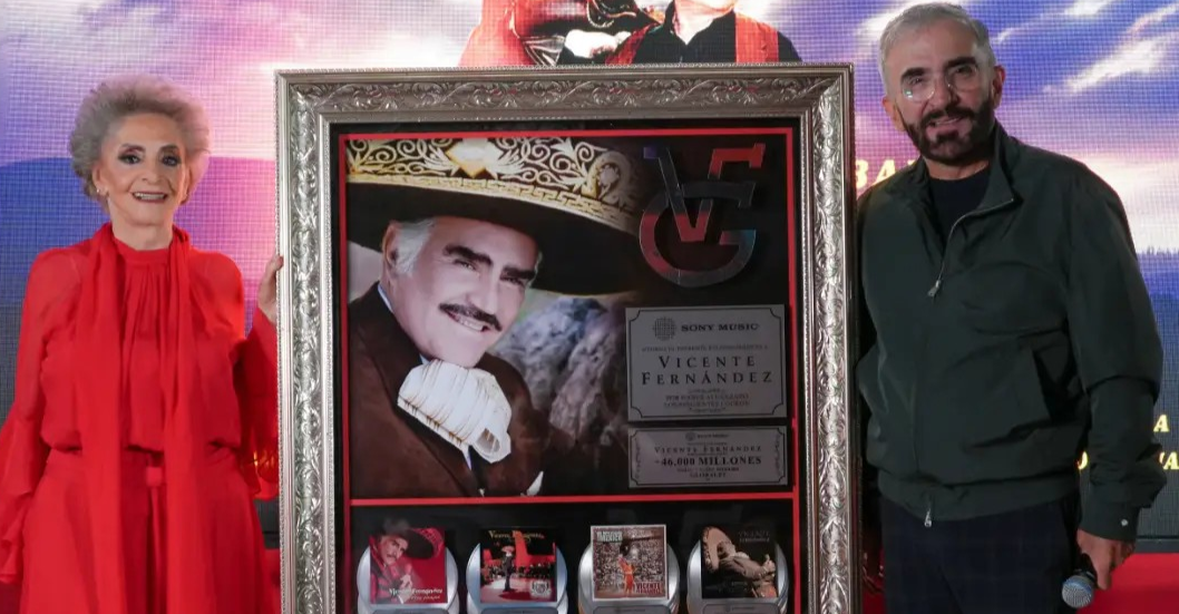 ¡HAY CHARRO DE HUENTITÁN PARA RATO! Presentan música inédita de Vicente Fernández en el ‘Tributo al Rey con Banda Vol. 2’