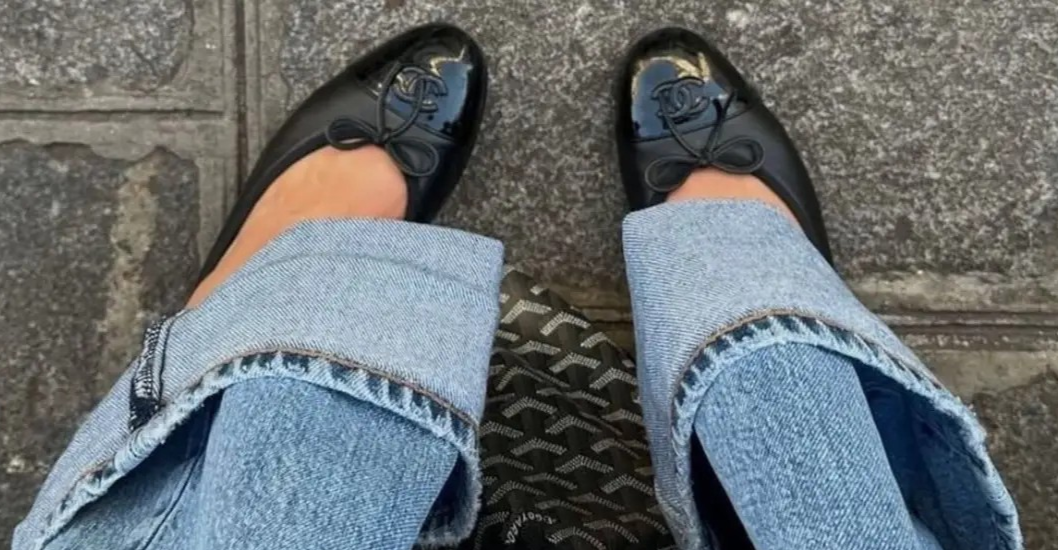 ¡EN DIFERENTES COLORES Y TEXTURAS! Jeans con zapatos bajos, la tendencia ideal para cualquier plan