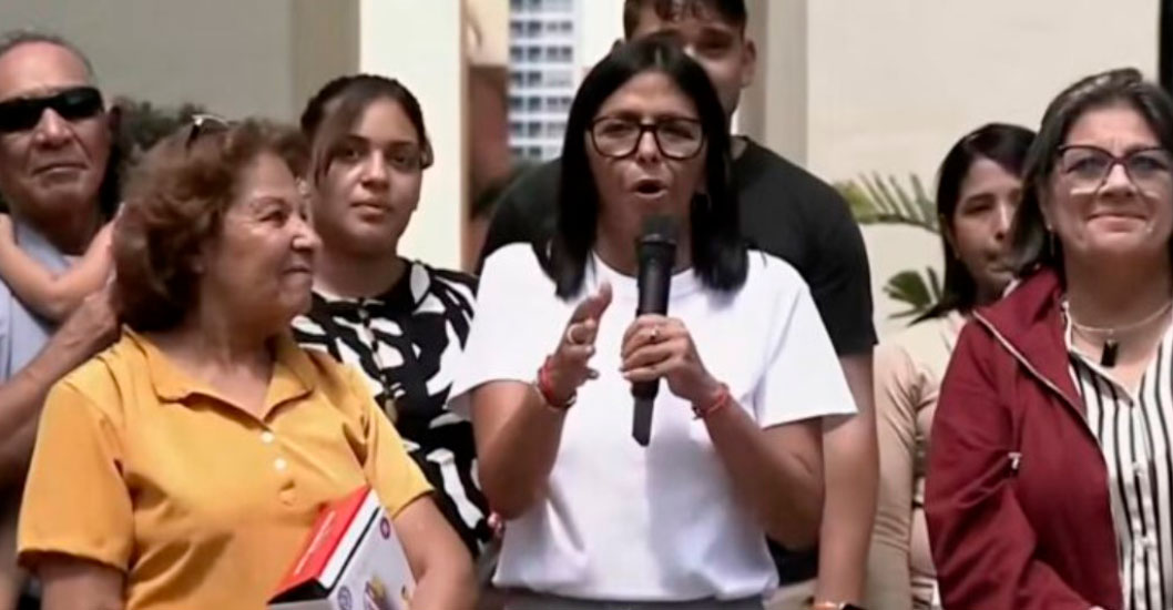 ¡RESPUESTA TRAS LA EMERGENCIA! Delcy Rodríguez entrega 181 viviendas a familias afectadas por el sismo