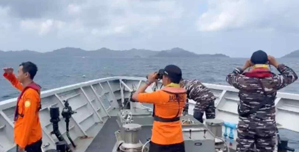 ¡TRAGEDIA EN EL MAR DE JAVA! Seis muertos y 130 desaparecidos tras el naufragio de un ferri en Indonesia
