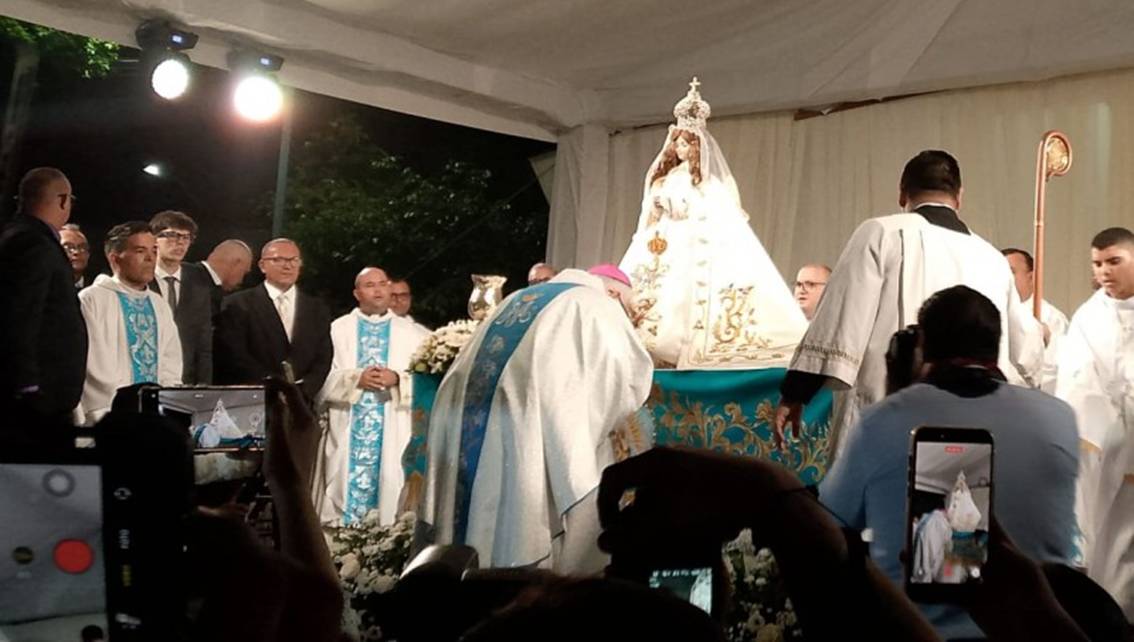 ¡SOLEMNE, REFLEXIVA Y EN ORACIÓN POR VENEZUELA! Bajada de la Virgen del Valle enmarcada en la esperanza y la fe || Fotos