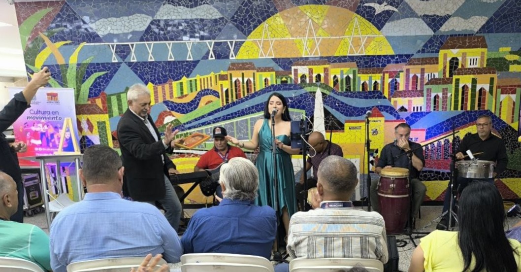¡‎EL INMORTAL FELIPE PIRELA! Alcaldía de Maracaibo rindió tributo al «Bolerista de América» en el Jueves Cultural
