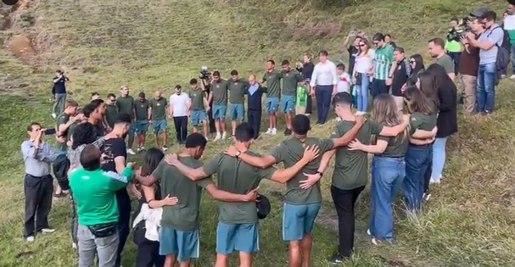 ¡SENTIDO HOMENAJE EN MEDELLÍN! Chapecoense regresa al lugar de la tragedia aérea diez años después