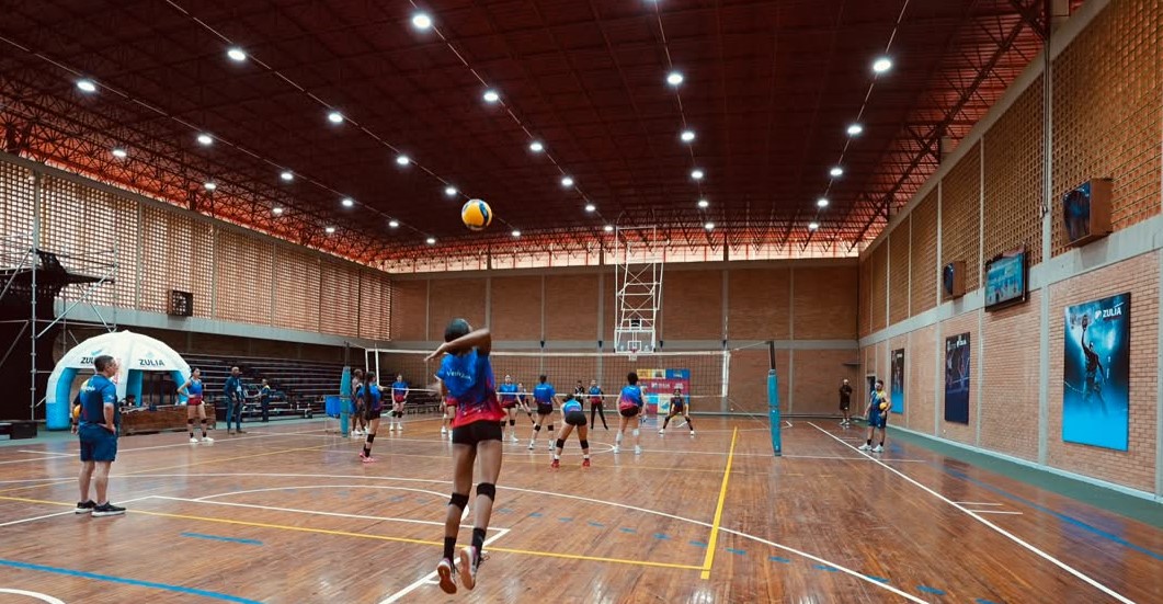 ¡CON EL APOYO DEL GOBERNADOR LUIS CALDERA! El Zulia se convierte en anfitrión del voleibol sudamericano