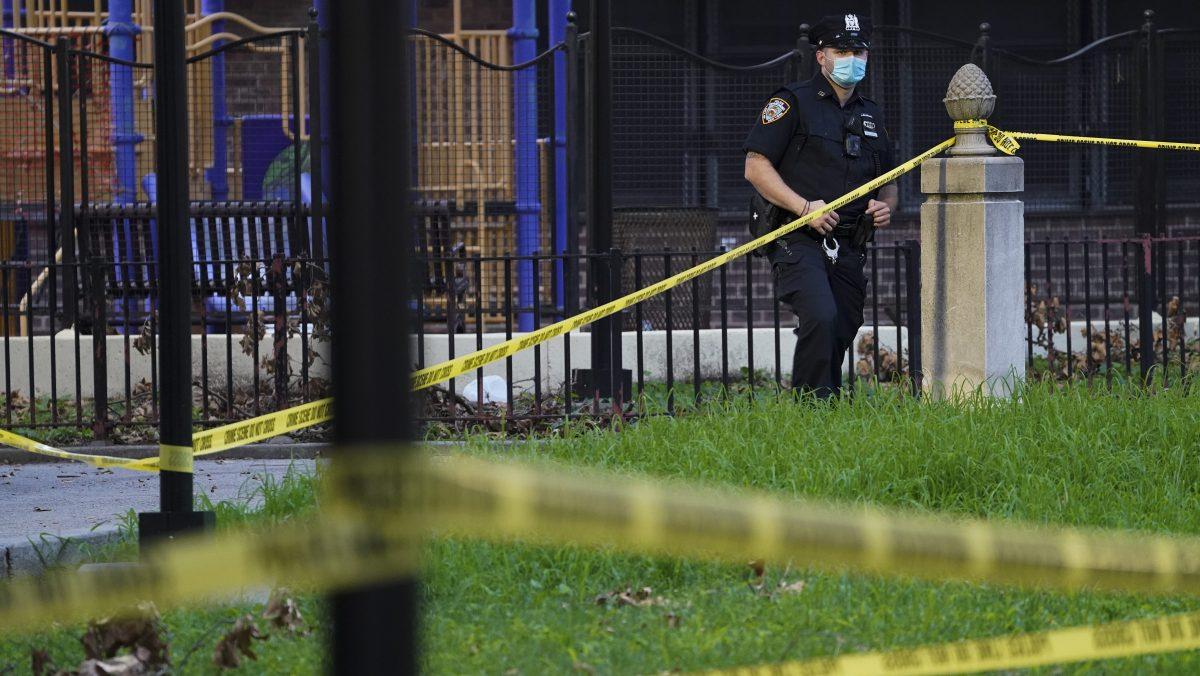 ¡ASESINADOS A TIROS! Doble homicidio conmociona Brooklyn en un parque infantil