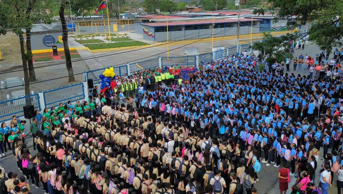 ¡A CLASES ESTE LUNES! Más de 6 millones de estudiantes inican el nuevo año escolar 2026-2027 en Venezuela
