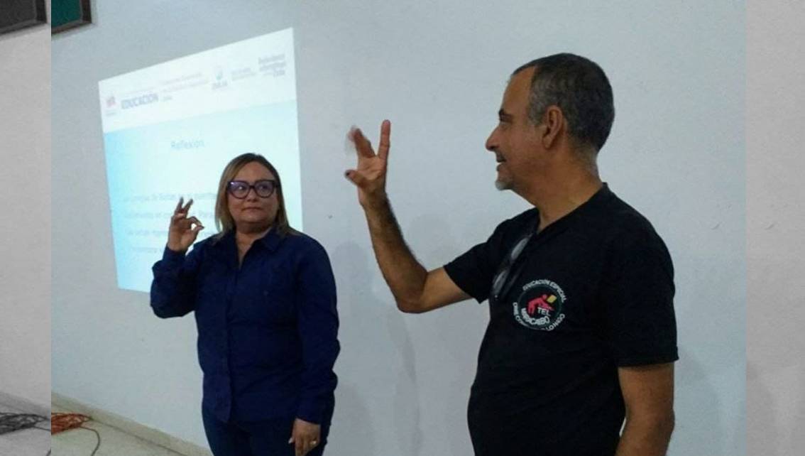 ¡PARA LA INCLUSIÓN DE NIÑOS CON DIFICULTADES AUDITIVAS! Gobernación capacita a docentes zulianos en lengua de señas