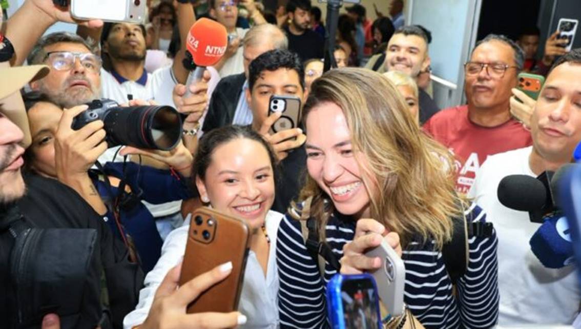 ¡CLAUDIA MACERO ATERRIZA EN CARACAS! «Es el momento de volver a casa para construir juntos el país que merecemos» || Jefa de Prensa de María Corina en Video