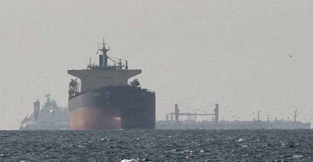 ¡YA VAN CINCO BUQUES DESTRUÍDOS! Irán amenaza con atacar petroleros en Kuwait y Baréin