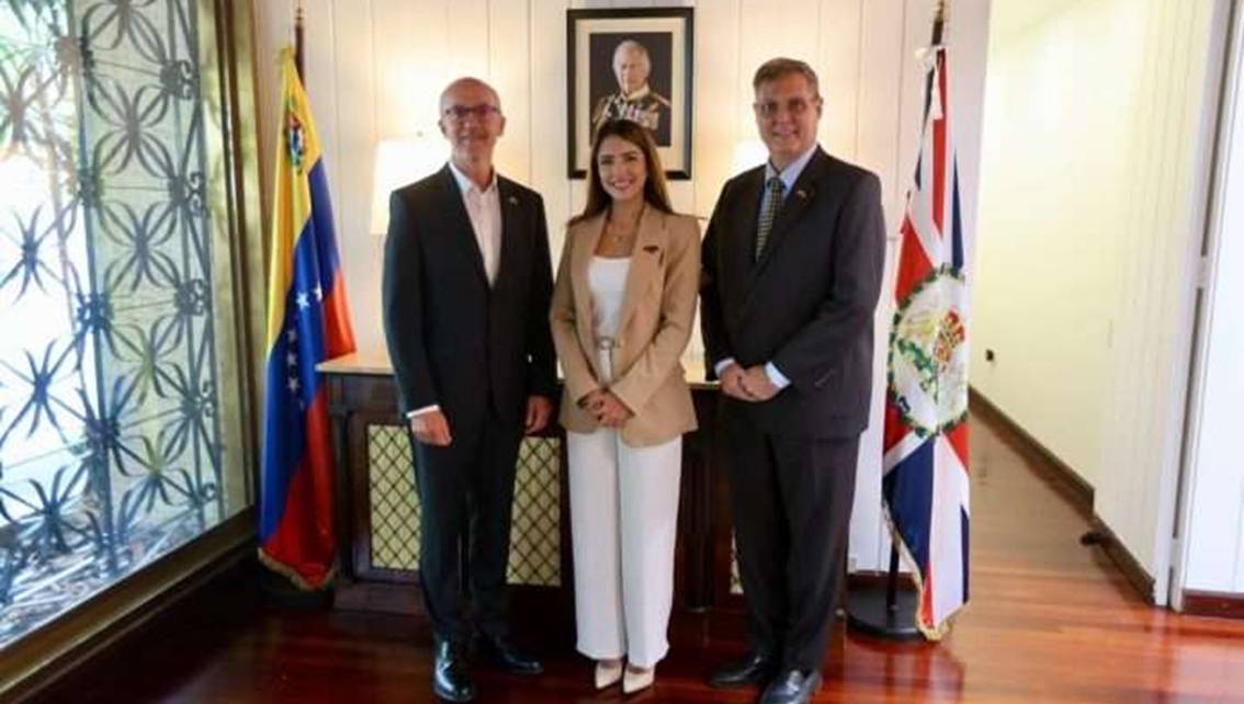 ¡IMPULSO AL TURISMO NACIONAL! Ministra de Turismo sostiene encuentro estratégico con Encargado de Negocios del Reino Unido
