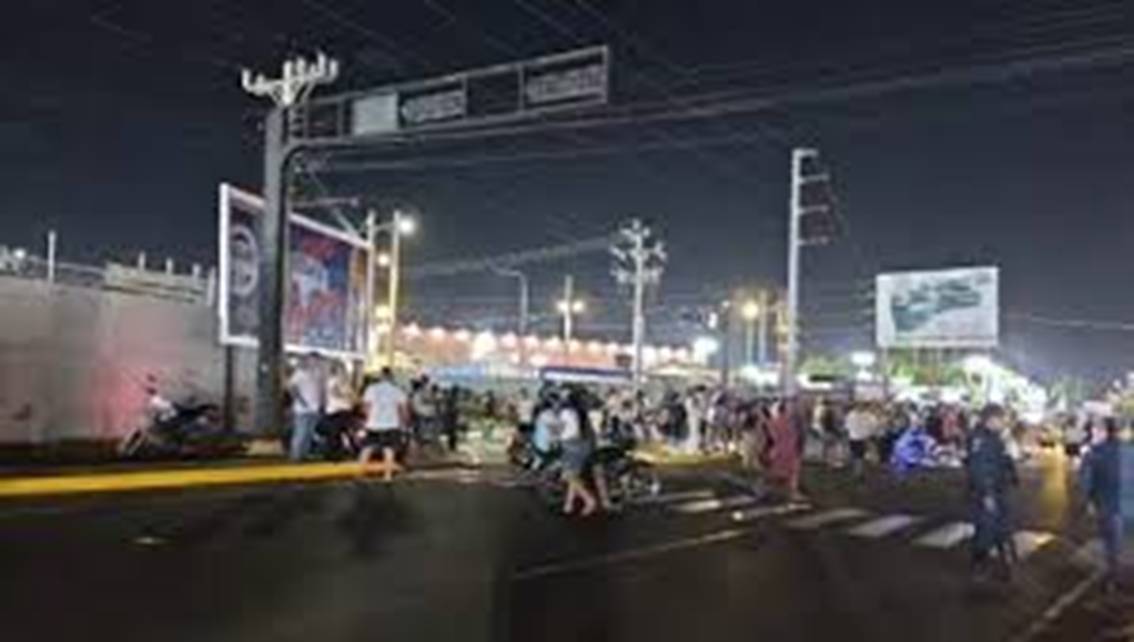 ¡ANUNCIOS DE ‘AVANCES’ VAN Y VIENEN! Pero ‘el enfermo eléctrico no mejora’ || Sonaron las cacerolas frente al Sambil Maracaibo || Videos
