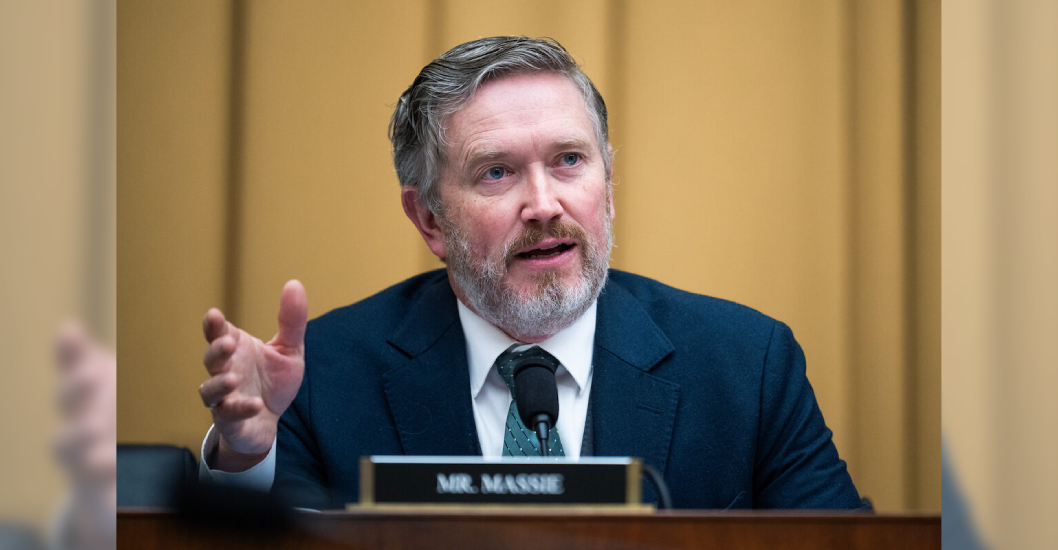 ¡OBSERVA DERROTA PARTIDISTA! “Trump recibirá su merecido el día de las elecciones”, advierte Thomas Massie, congresista republicano