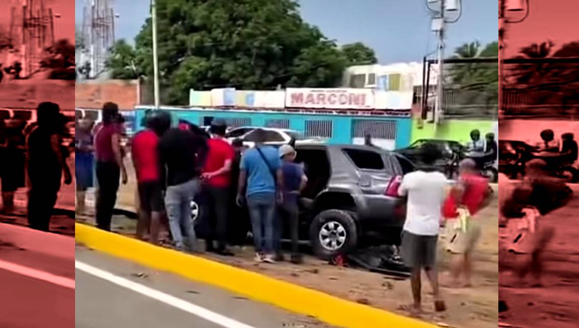¡SE VUELCA Y TERMINA EN LA ISLA VIAL! Aparatoso accidente en prolongación Circunvalación 2 frente a Ciudadela Faría || Desenlace