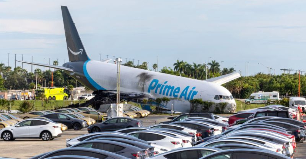 ¡CINCO MUERTOS POR EL ACCIDENTE! Recuperan la caja negra del avión de Amazon que se salió de la pista en Miami