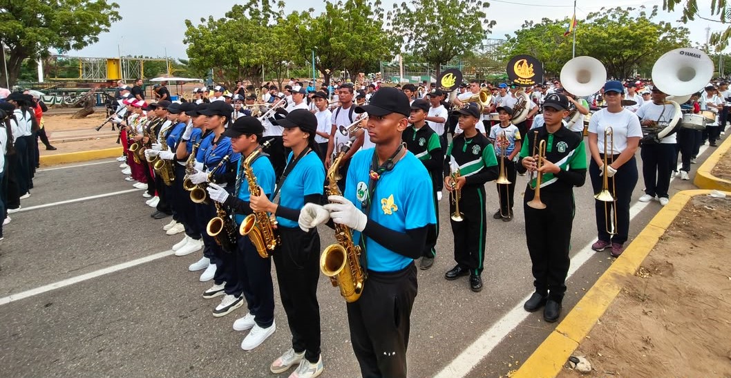 ¡RUMBO AL RÉCORD GUINNESS! Más de 1.500 jóvenes zulianos retumban en el primer ensayo estadal de bandas de marcha